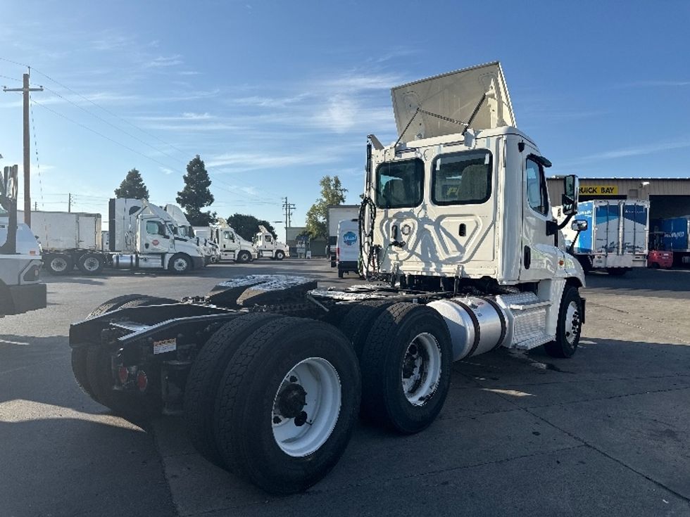 Day Cab Tractor-Heavy Duty Tractors-Freightliner-2018-Cascadia 12564ST-Sacramento-CA-434,200\n\t\tmiles-$ 37,000 - Image 7