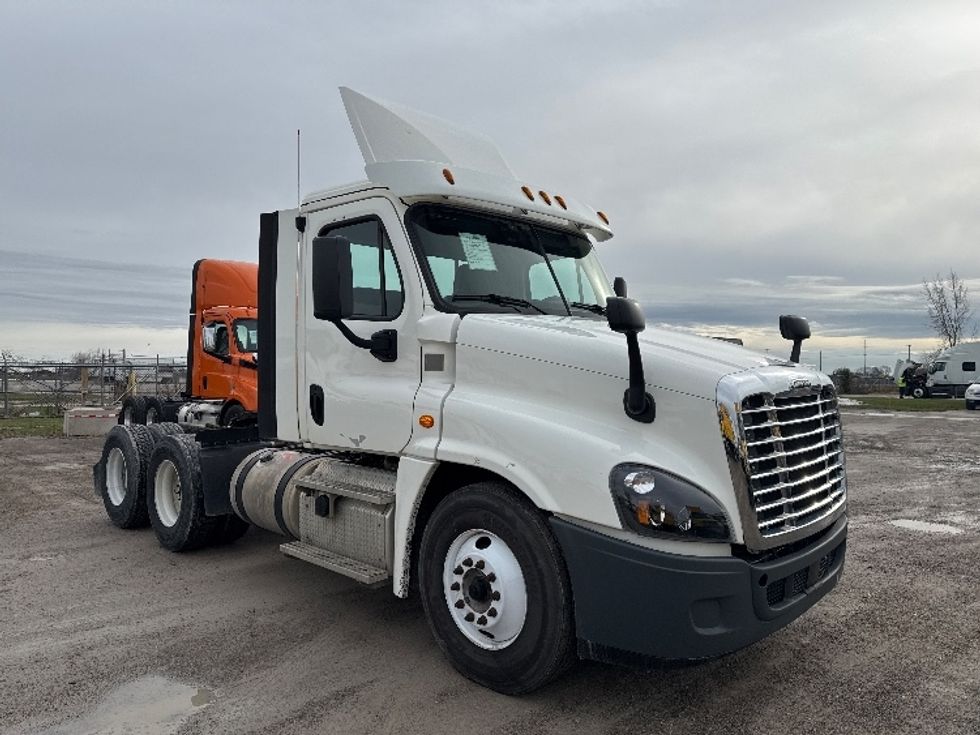 Day Cab Tractor-Heavy Duty Tractors-Freightliner-2018-Cascadia 12564ST-Saginaw-MI-242,693\n\t\tmiles-$ 49,000 - Image 1
