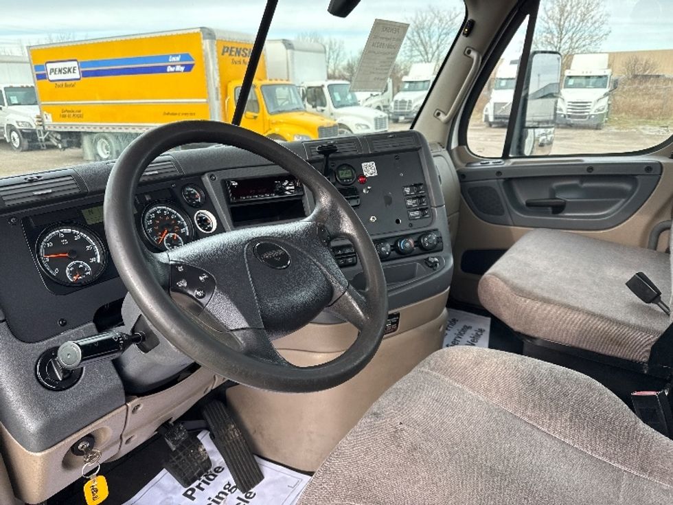 Day Cab Tractor-Heavy Duty Tractors-Freightliner-2018-Cascadia 12564ST-Saginaw-MI-242,693\n\t\tmiles-$ 49,000 - Image 10