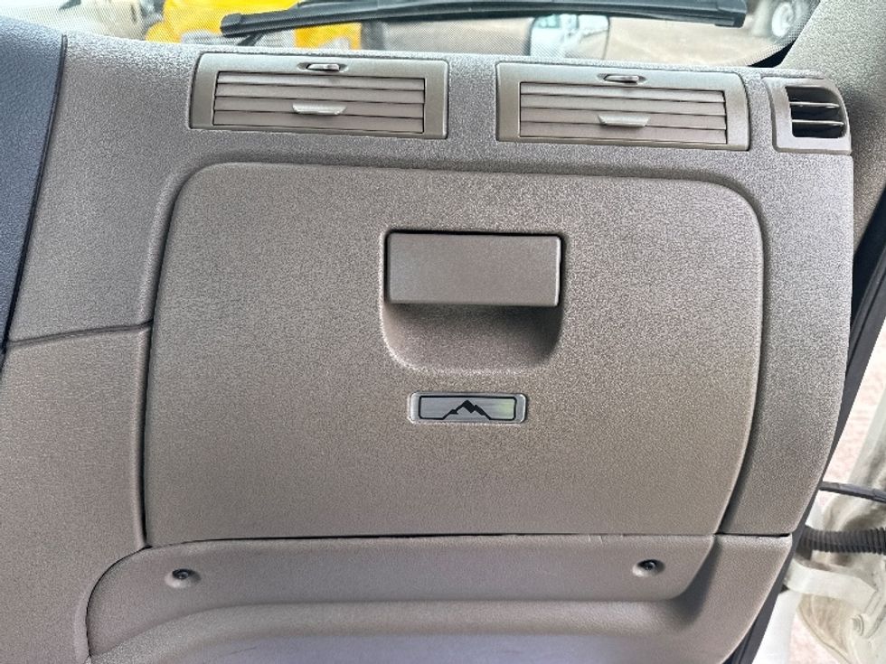 Day Cab Tractor-Heavy Duty Tractors-Freightliner-2018-Cascadia 12564ST-Saginaw-MI-242,693\n\t\tmiles-$ 49,000 - Image 13