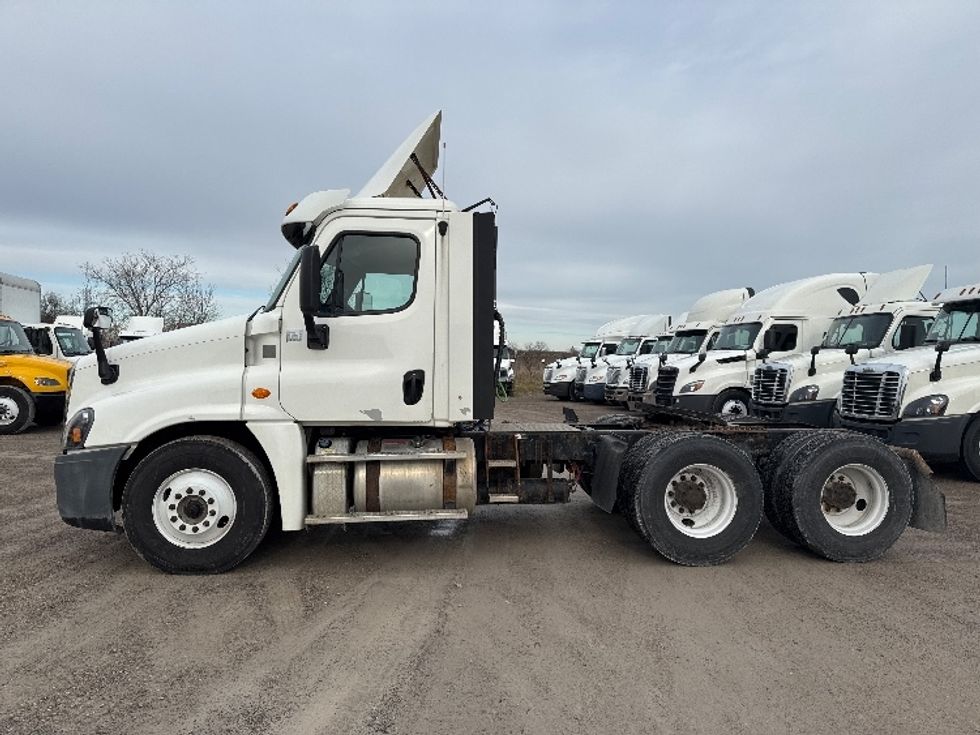 Day Cab Tractor-Heavy Duty Tractors-Freightliner-2018-Cascadia 12564ST-Saginaw-MI-242,693\n\t\tmiles-$ 49,000 - Image 4