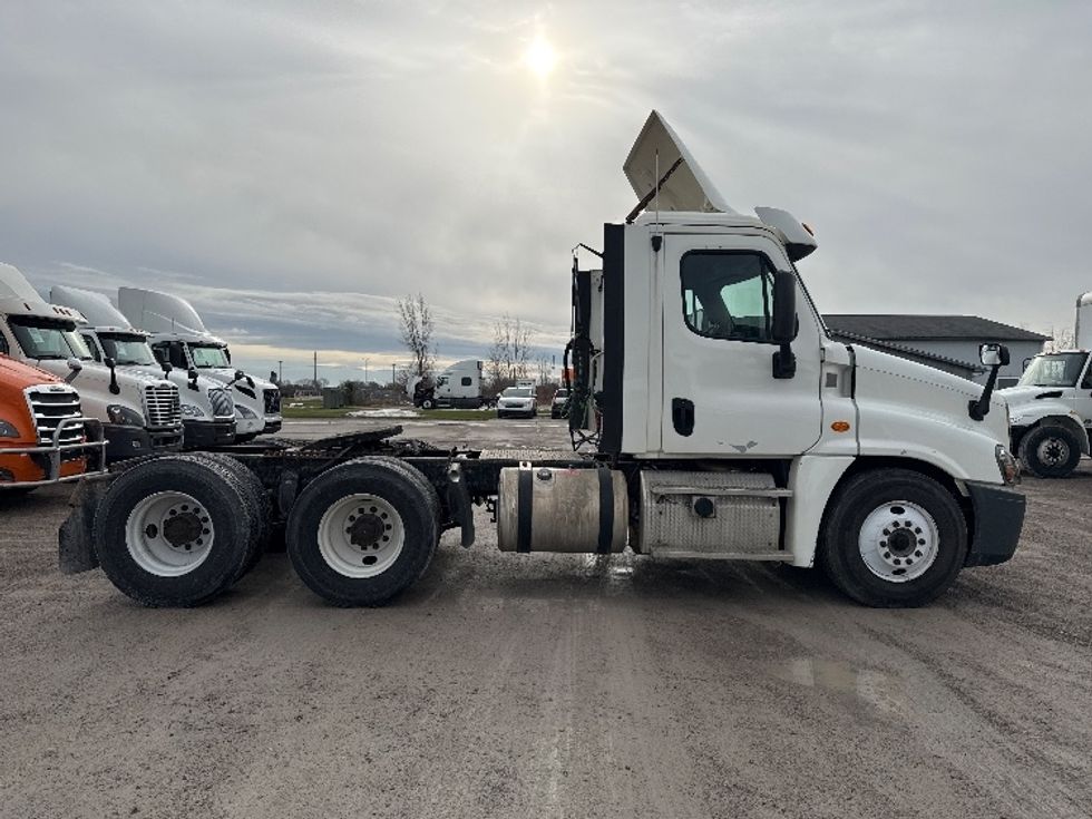 Day Cab Tractor-Heavy Duty Tractors-Freightliner-2018-Cascadia 12564ST-Saginaw-MI-242,693\n\t\tmiles-$ 49,000 - Image 8