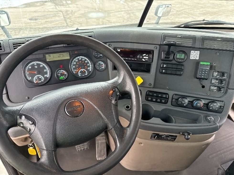 Day Cab Tractor-Heavy Duty Tractors-Freightliner-2018-Cascadia 12564ST-Saginaw-MI-249,718\n\t\tmiles-$ 44,000 - Image 11