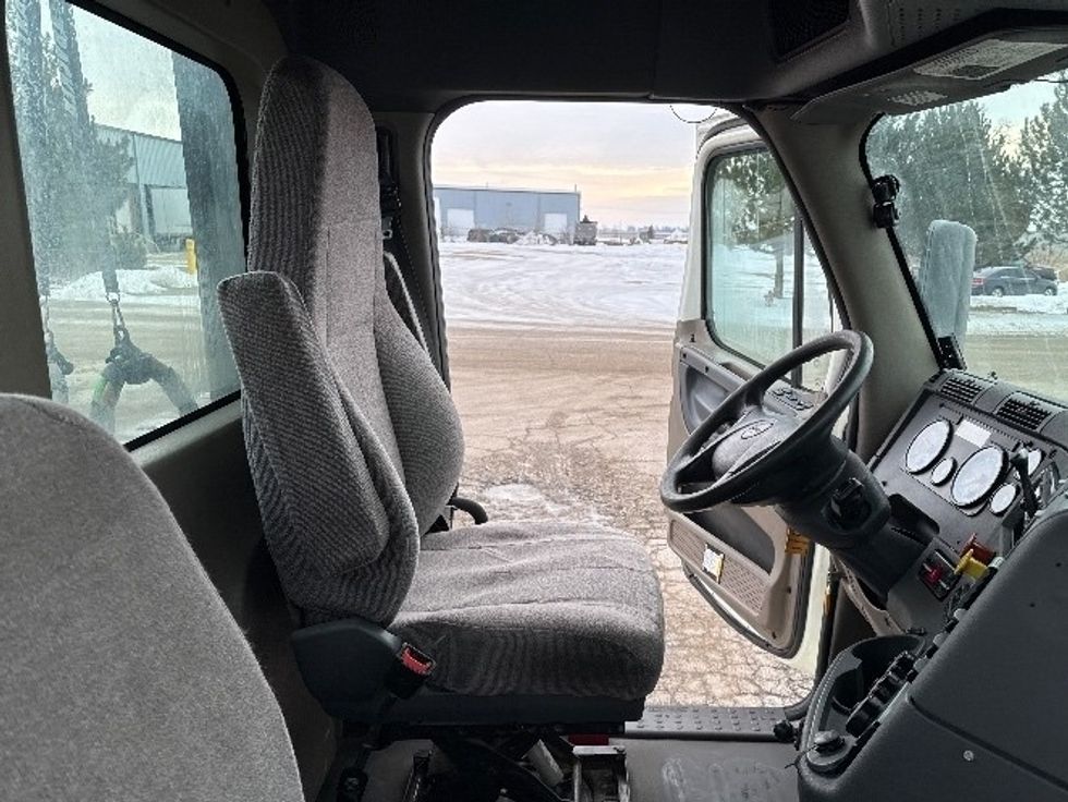 Day Cab Tractor-Heavy Duty Tractors-Freightliner-2018-Cascadia 12564ST-Saginaw-MI-249,718\n\t\tmiles-$ 44,000 - Image 14