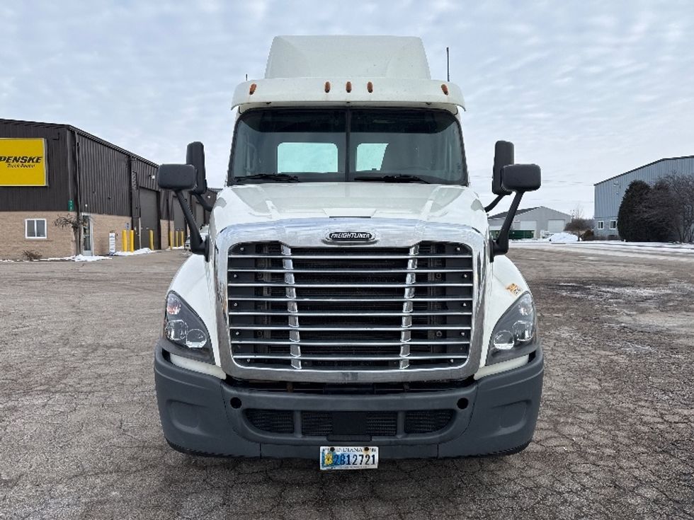 Day Cab Tractor-Heavy Duty Tractors-Freightliner-2018-Cascadia 12564ST-Saginaw-MI-249,718\n\t\tmiles-$ 44,000 - Image 2