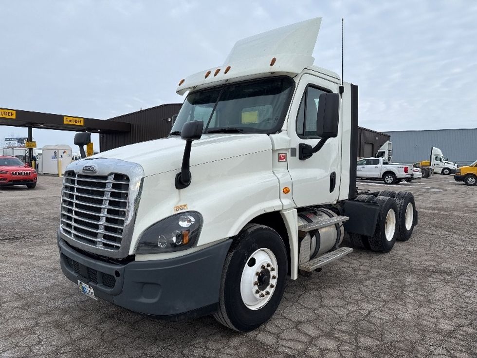 Day Cab Tractor-Heavy Duty Tractors-Freightliner-2018-Cascadia 12564ST-Saginaw-MI-249,718\n\t\tmiles-$ 44,000 - Image 3