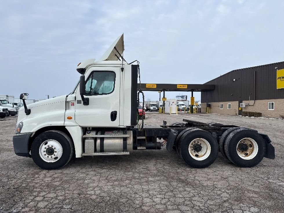 Day Cab Tractor-Heavy Duty Tractors-Freightliner-2018-Cascadia 12564ST-Saginaw-MI-249,718\n\t\tmiles-$ 44,000 - Image 4