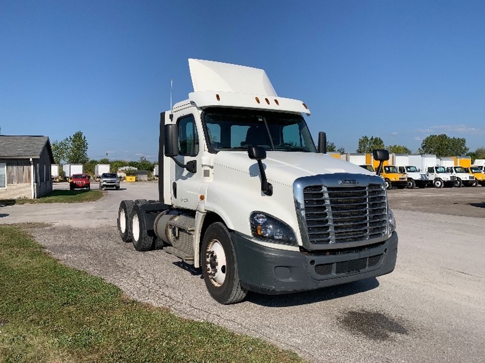 Day Cab Tractor-Heavy Duty Tractors-Freightliner-2018-Cascadia 12564ST-Saginaw-MI-482,213\n\t\tmiles-$ 37,000 - Image 1