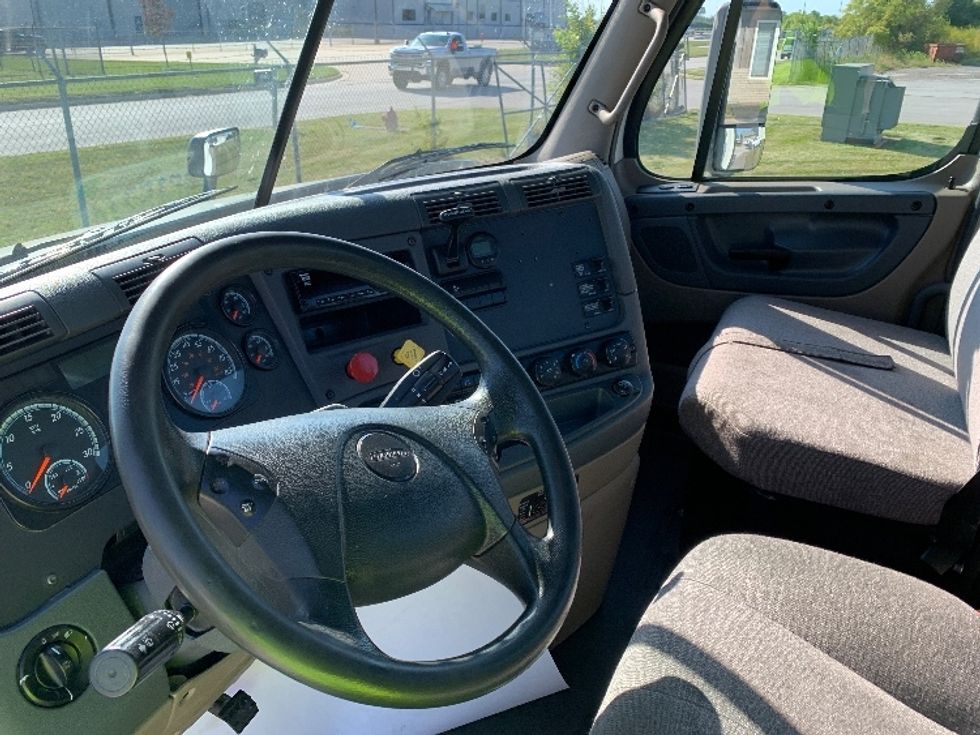Day Cab Tractor-Heavy Duty Tractors-Freightliner-2018-Cascadia 12564ST-Saginaw-MI-482,213\n\t\tmiles-$ 37,000 - Image 10