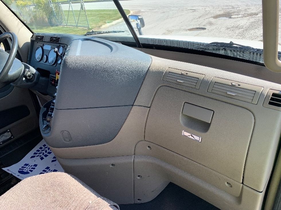 Day Cab Tractor-Heavy Duty Tractors-Freightliner-2018-Cascadia 12564ST-Saginaw-MI-482,213\n\t\tmiles-$ 37,000 - Image 13