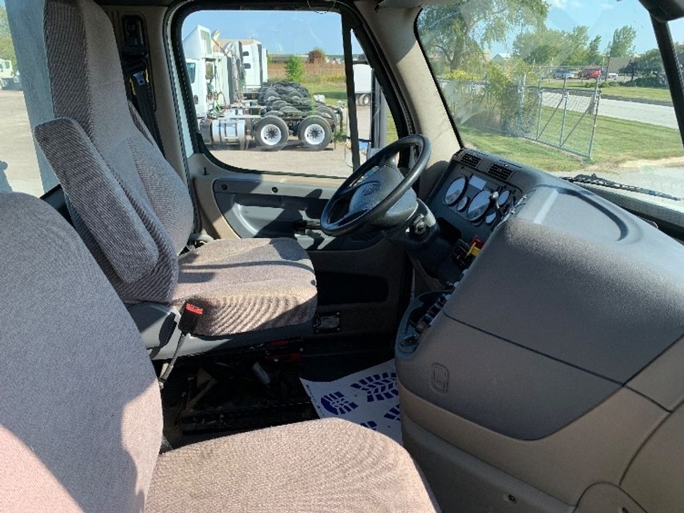 Day Cab Tractor-Heavy Duty Tractors-Freightliner-2018-Cascadia 12564ST-Saginaw-MI-482,213\n\t\tmiles-$ 37,000 - Image 14