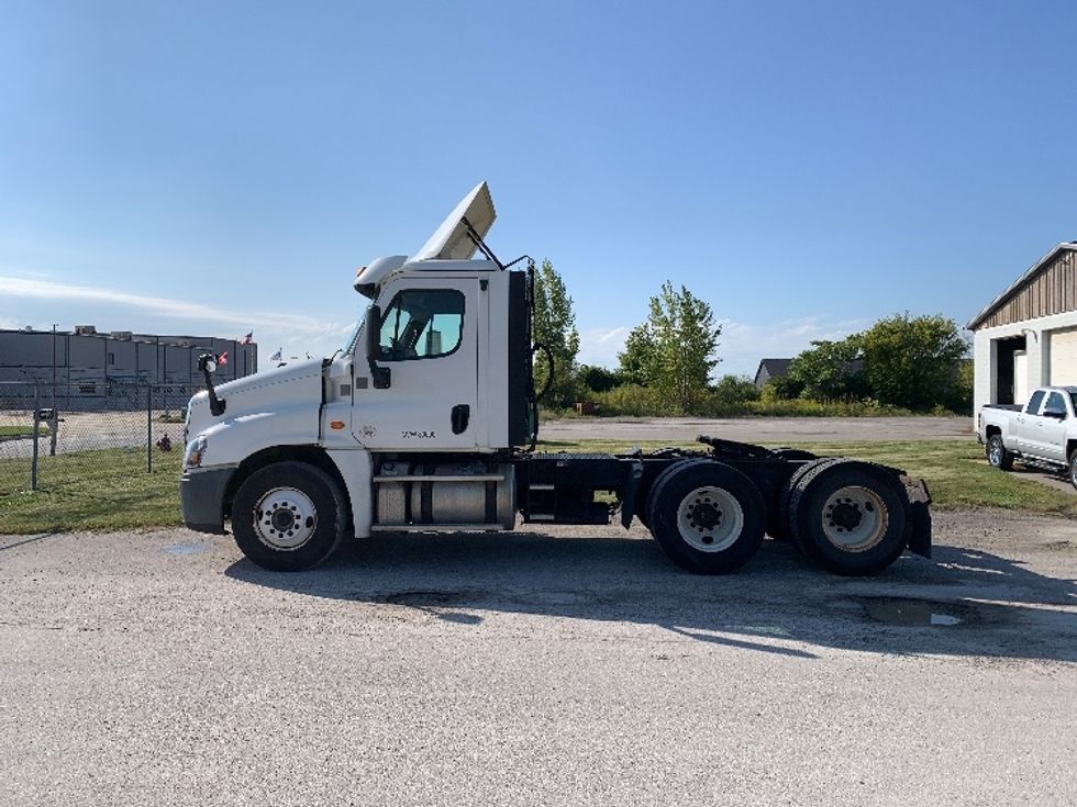 Day Cab Tractor-Heavy Duty Tractors-Freightliner-2018-Cascadia 12564ST-Saginaw-MI-482,213\n\t\tmiles-$ 37,000 - Image 4