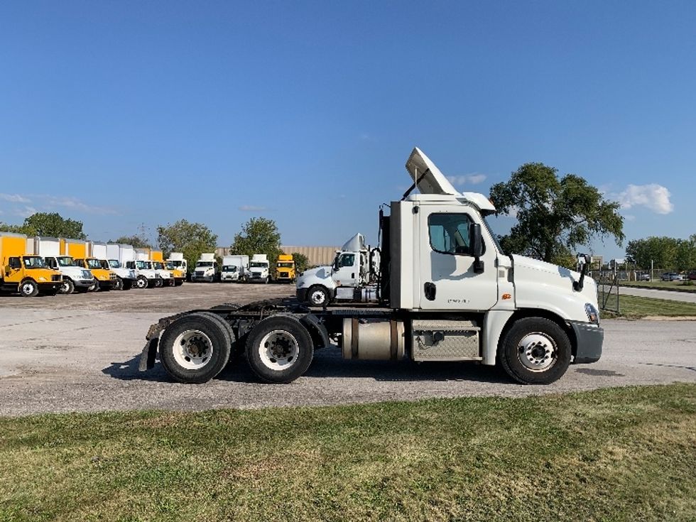 Day Cab Tractor-Heavy Duty Tractors-Freightliner-2018-Cascadia 12564ST-Saginaw-MI-482,213\n\t\tmiles-$ 37,000 - Image 8