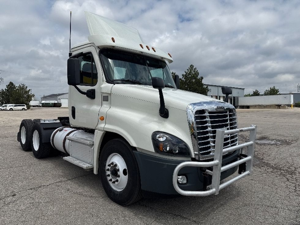 Day Cab Tractor-Heavy Duty Tractors-Freightliner-2018-Cascadia 12564ST-Saginaw-MI-599,091\n\t\tmiles-$ 25,250 - Image 1