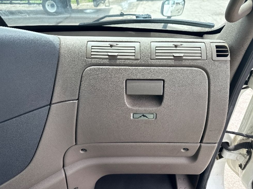 Day Cab Tractor-Heavy Duty Tractors-Freightliner-2018-Cascadia 12564ST-Saginaw-MI-599,091\n\t\tmiles-$ 25,250 - Image 13