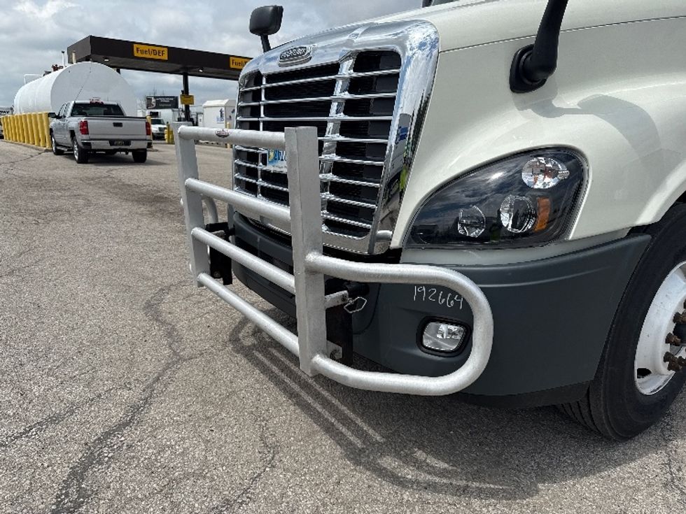 Day Cab Tractor-Heavy Duty Tractors-Freightliner-2018-Cascadia 12564ST-Saginaw-MI-599,091\n\t\tmiles-$ 25,250 - Image 17
