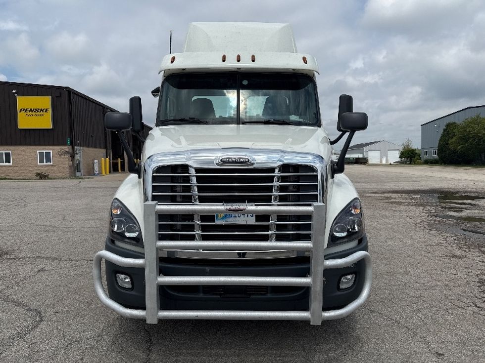 Day Cab Tractor-Heavy Duty Tractors-Freightliner-2018-Cascadia 12564ST-Saginaw-MI-599,091\n\t\tmiles-$ 25,250 - Image 2