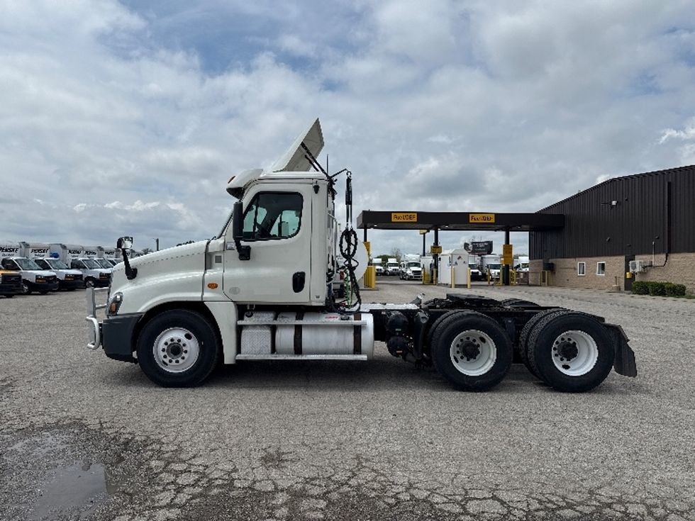 Day Cab Tractor-Heavy Duty Tractors-Freightliner-2018-Cascadia 12564ST-Saginaw-MI-599,091\n\t\tmiles-$ 25,250 - Image 4