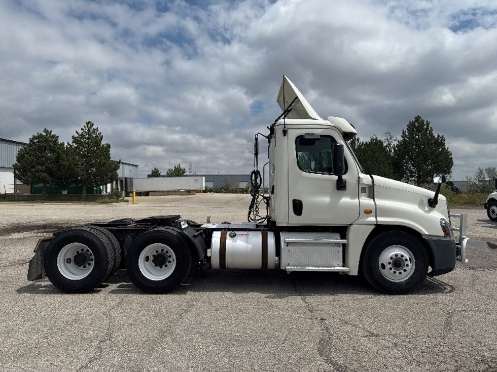Day Cab Tractor-Heavy Duty Tractors-Freightliner-2018-Cascadia 12564ST-Saginaw-MI-599,091\n\t\tmiles-$ 25,250 - Image 8