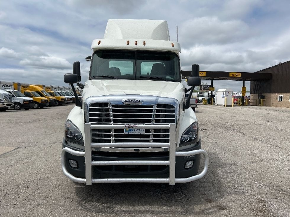 Day Cab Tractor-Heavy Duty Tractors-Freightliner-2018-Cascadia 12564ST-Saginaw-MI-622,396\n\t\tmiles-$ 23,500 - Image 2