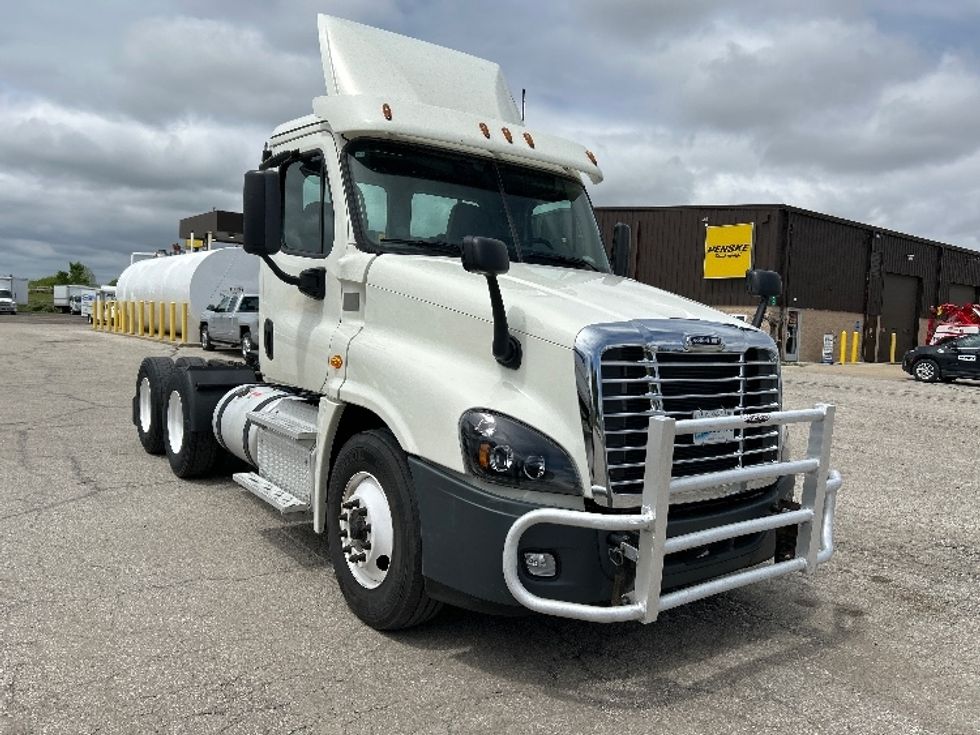 Day Cab Tractor-Heavy Duty Tractors-Freightliner-2018-Cascadia 12564ST-Saginaw-MI-622,396\n\t\tmiles-$ 23,500 - Image 3