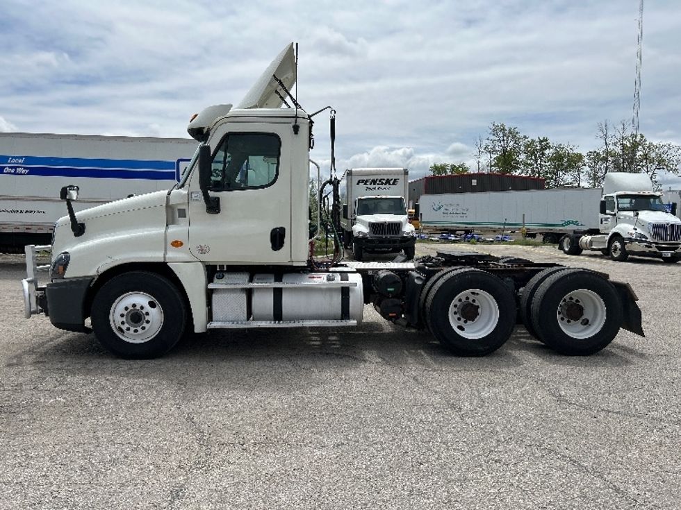 Day Cab Tractor-Heavy Duty Tractors-Freightliner-2018-Cascadia 12564ST-Saginaw-MI-622,396\n\t\tmiles-$ 23,500 - Image 4