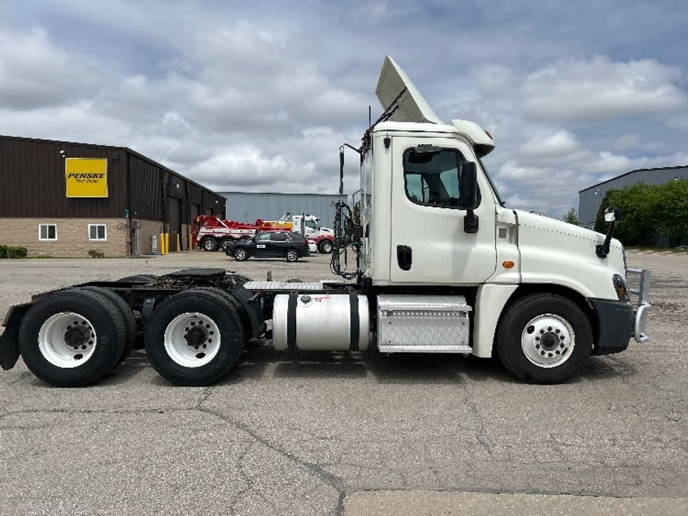 Day Cab Tractor-Heavy Duty Tractors-Freightliner-2018-Cascadia 12564ST-Saginaw-MI-622,396\n\t\tmiles-$ 23,500 - Image 7