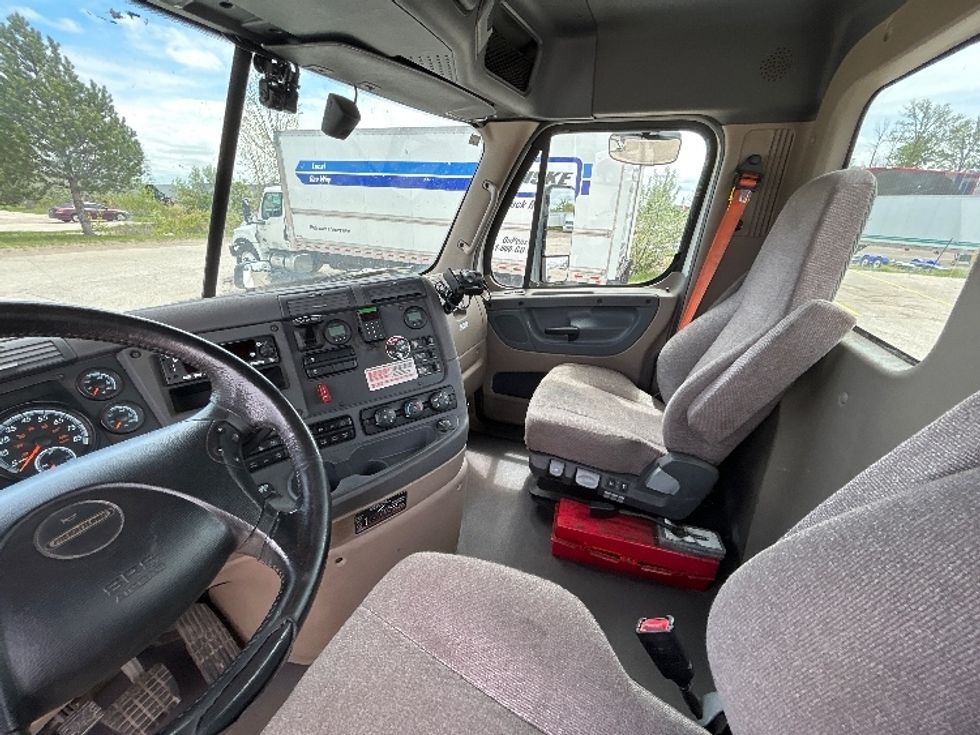 Day Cab Tractor-Heavy Duty Tractors-Freightliner-2018-Cascadia 12564ST-Saginaw-MI-622,396\n\t\tmiles-$ 23,500 - Image 9