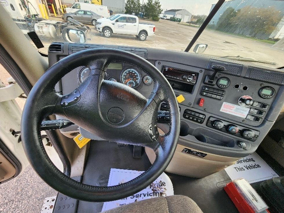 Day Cab Tractor-Heavy Duty Tractors-Freightliner-2018-Cascadia 12564ST-Saginaw-MI-642,643\n\t\tmiles-$ 23,750 - Image 11