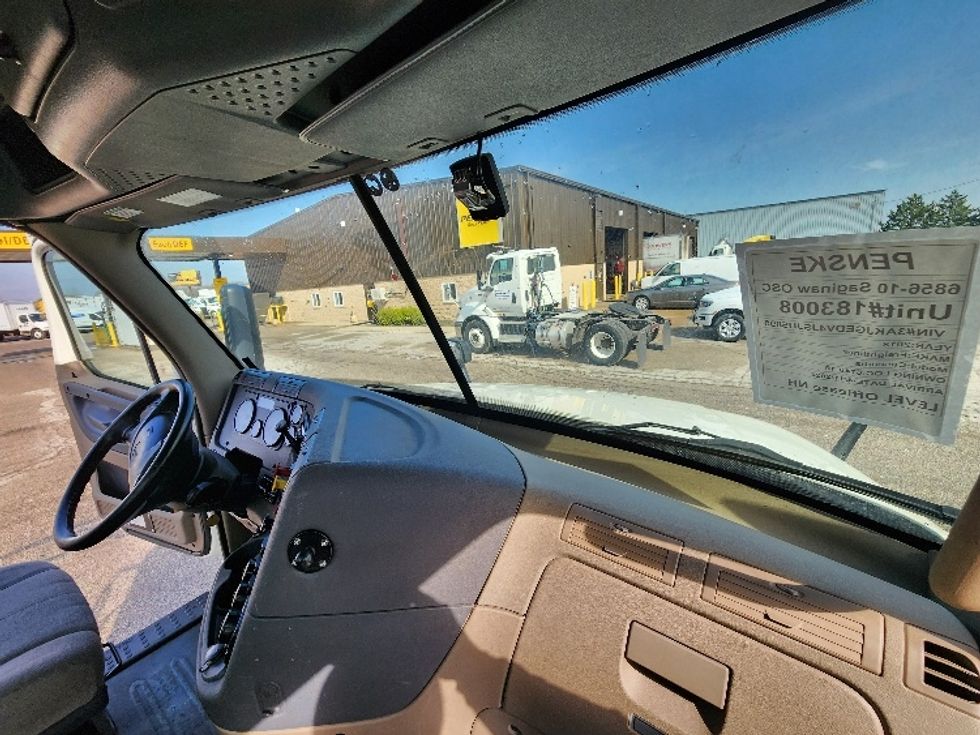 Day Cab Tractor-Heavy Duty Tractors-Freightliner-2018-Cascadia 12564ST-Saginaw-MI-642,643\n\t\tmiles-$ 23,750 - Image 13