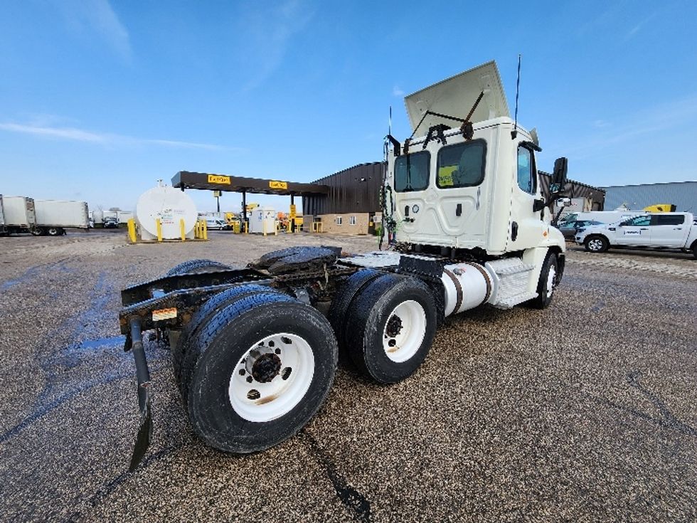 Day Cab Tractor-Heavy Duty Tractors-Freightliner-2018-Cascadia 12564ST-Saginaw-MI-642,643\n\t\tmiles-$ 23,750 - Image 7