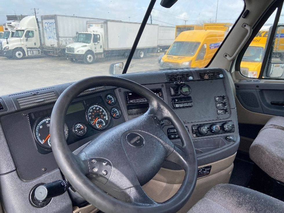 Day Cab Tractor-Heavy Duty Tractors-Freightliner-2018-Cascadia 12564ST-San Antonio-TX-480,599\n\t\tmiles-$ 38,000 - Image 10