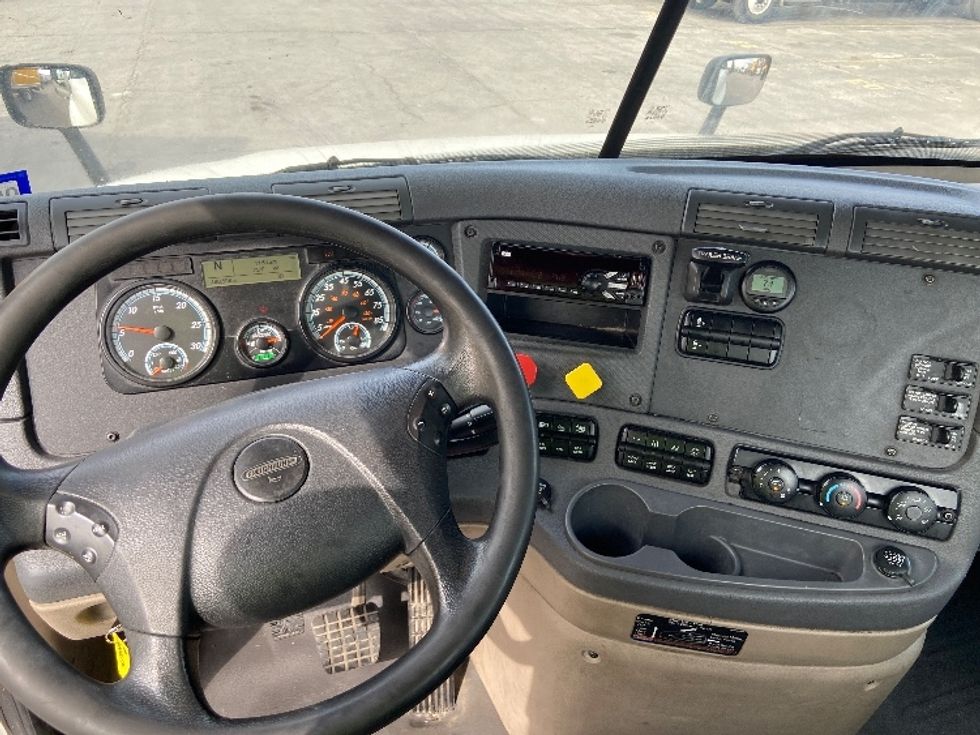 Day Cab Tractor-Heavy Duty Tractors-Freightliner-2018-Cascadia 12564ST-San Antonio-TX-480,599\n\t\tmiles-$ 38,000 - Image 11