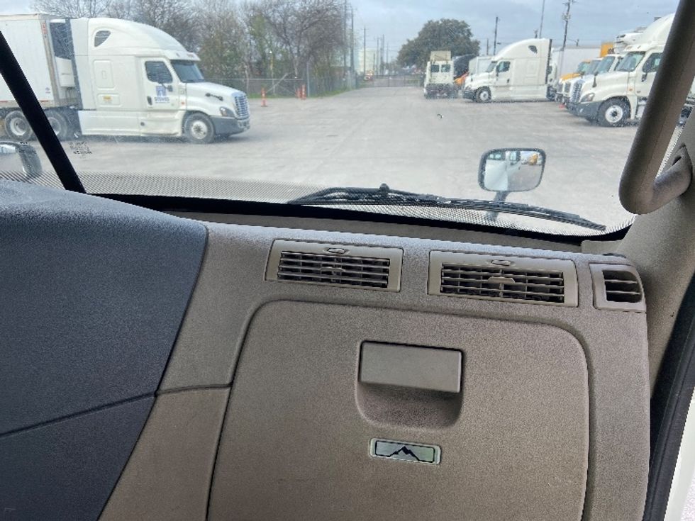 Day Cab Tractor-Heavy Duty Tractors-Freightliner-2018-Cascadia 12564ST-San Antonio-TX-480,599\n\t\tmiles-$ 38,000 - Image 13