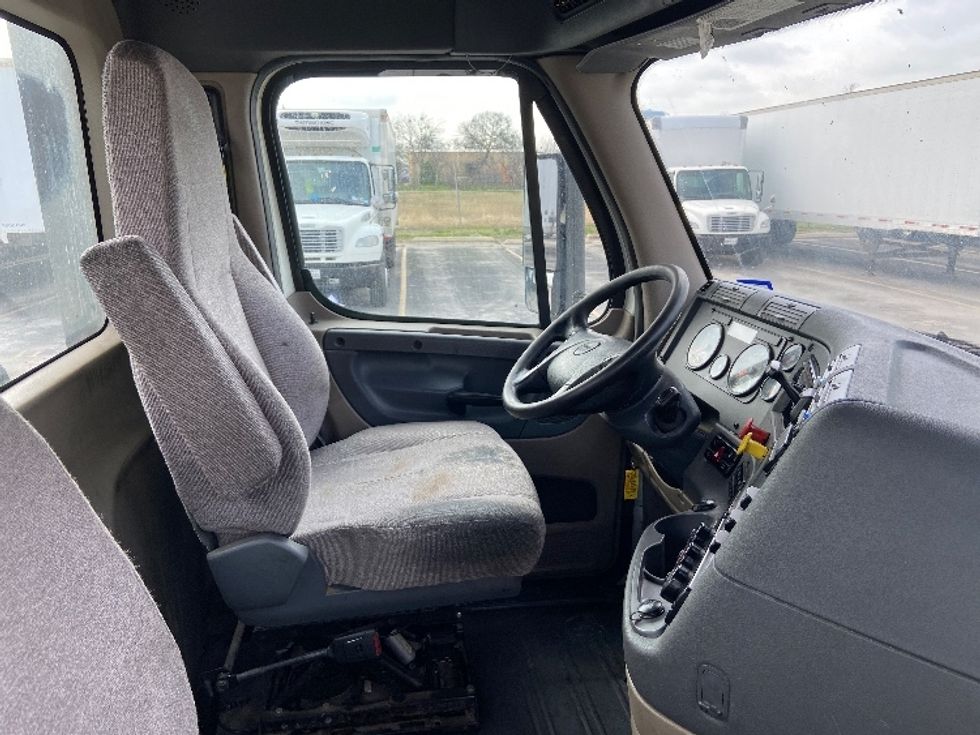 Day Cab Tractor-Heavy Duty Tractors-Freightliner-2018-Cascadia 12564ST-San Antonio-TX-480,599\n\t\tmiles-$ 38,000 - Image 14