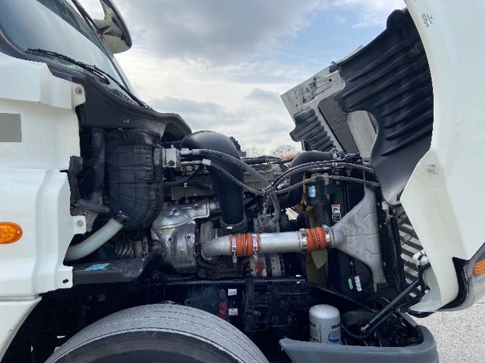 Day Cab Tractor-Heavy Duty Tractors-Freightliner-2018-Cascadia 12564ST-San Antonio-TX-480,599\n\t\tmiles-$ 38,000 - Image 15