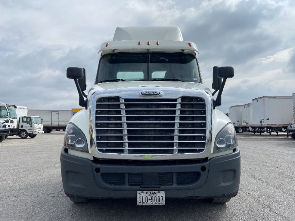 Day Cab Tractor-Heavy Duty Tractors-Freightliner-2018-Cascadia 12564ST-San Antonio-TX-480,599\n\t\tmiles-$ 38,000 - Image 2