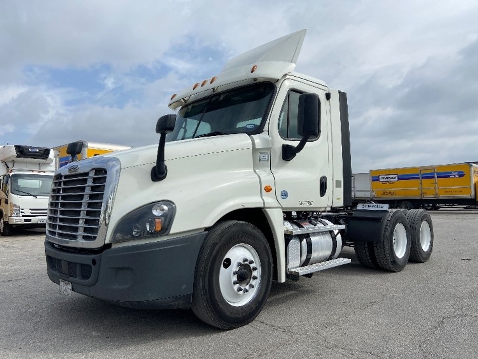Day Cab Tractor-Heavy Duty Tractors-Freightliner-2018-Cascadia 12564ST-San Antonio-TX-480,599\n\t\tmiles-$ 38,000 - Image 3