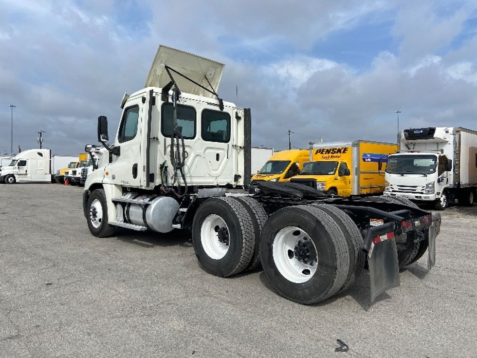 Day Cab Tractor-Heavy Duty Tractors-Freightliner-2018-Cascadia 12564ST-San Antonio-TX-480,599\n\t\tmiles-$ 38,000 - Image 5