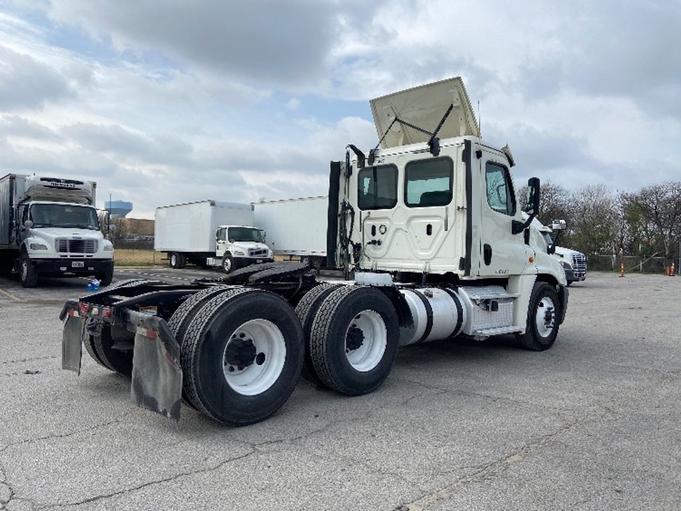 Day Cab Tractor-Heavy Duty Tractors-Freightliner-2018-Cascadia 12564ST-San Antonio-TX-480,599\n\t\tmiles-$ 38,000 - Image 7