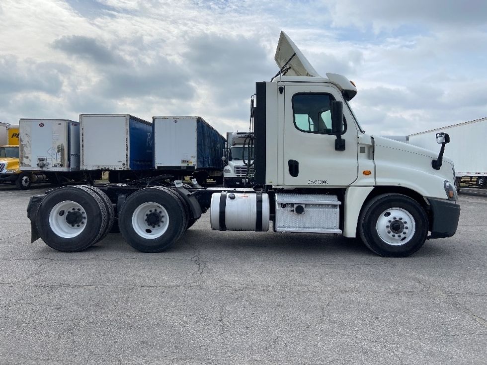Day Cab Tractor-Heavy Duty Tractors-Freightliner-2018-Cascadia 12564ST-San Antonio-TX-480,599\n\t\tmiles-$ 38,000 - Image 8