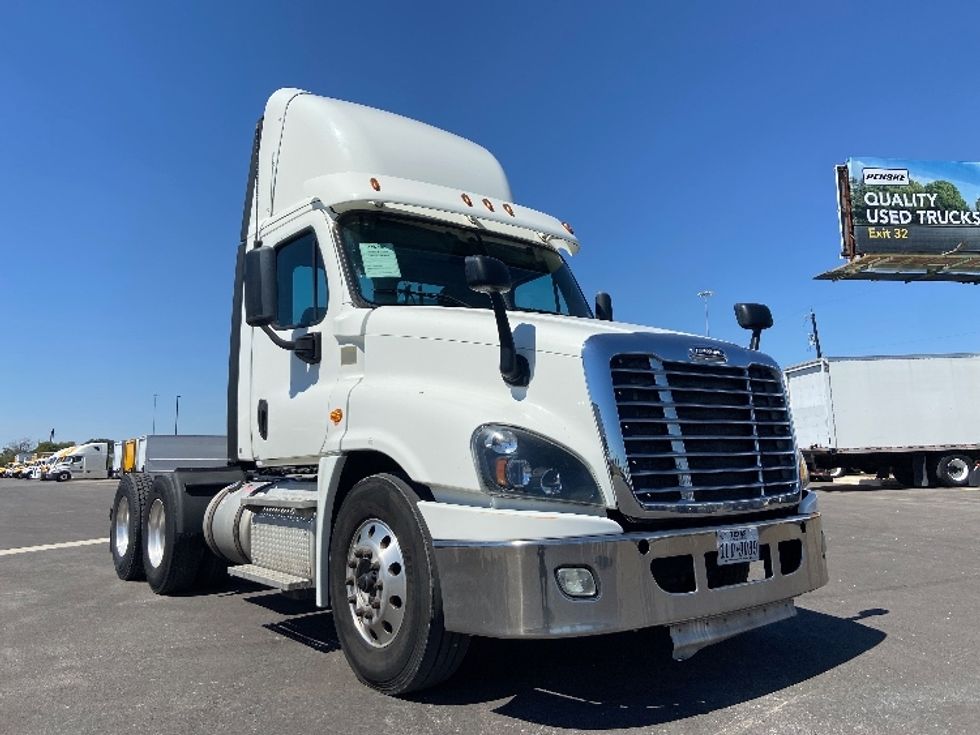 Day Cab Tractor-Heavy Duty Tractors-Freightliner-2018-Cascadia 12564ST-San Antonio-TX-492,958\n\t\tmiles-$ 40,750 - Image 1
