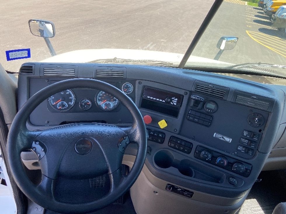 Day Cab Tractor-Heavy Duty Tractors-Freightliner-2018-Cascadia 12564ST-San Antonio-TX-492,958\n\t\tmiles-$ 40,750 - Image 11