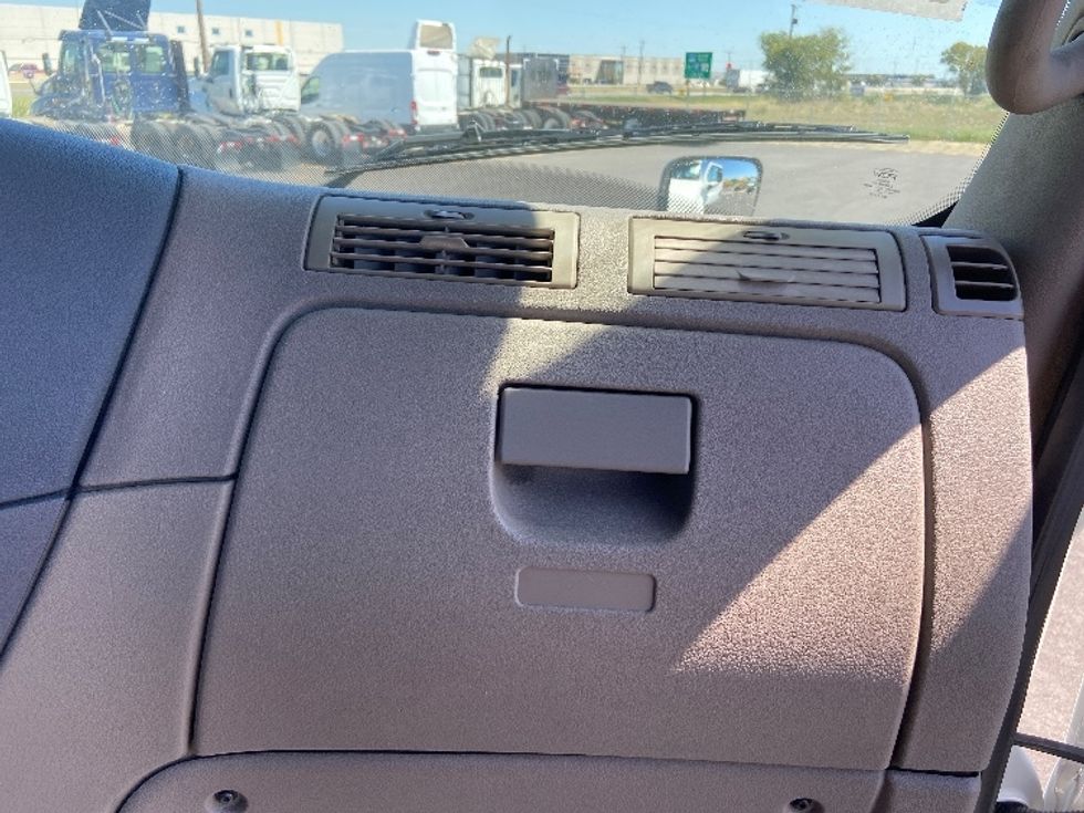 Day Cab Tractor-Heavy Duty Tractors-Freightliner-2018-Cascadia 12564ST-San Antonio-TX-492,958\n\t\tmiles-$ 40,750 - Image 13