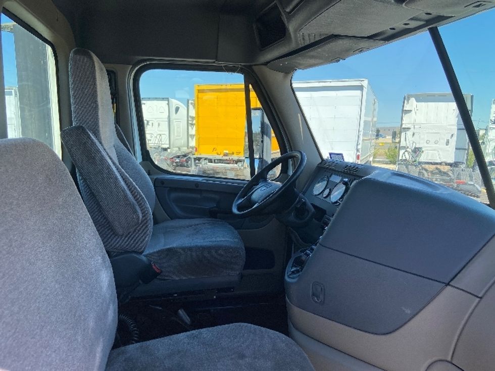 Day Cab Tractor-Heavy Duty Tractors-Freightliner-2018-Cascadia 12564ST-San Antonio-TX-492,958\n\t\tmiles-$ 40,750 - Image 14