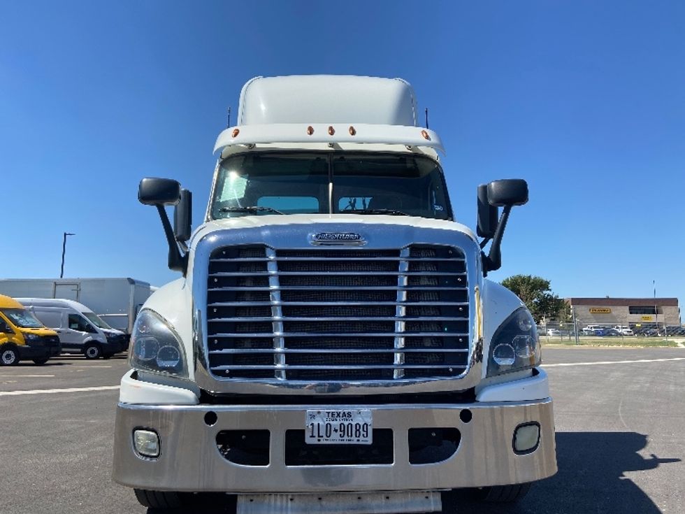 Day Cab Tractor-Heavy Duty Tractors-Freightliner-2018-Cascadia 12564ST-San Antonio-TX-492,958\n\t\tmiles-$ 40,750 - Image 2