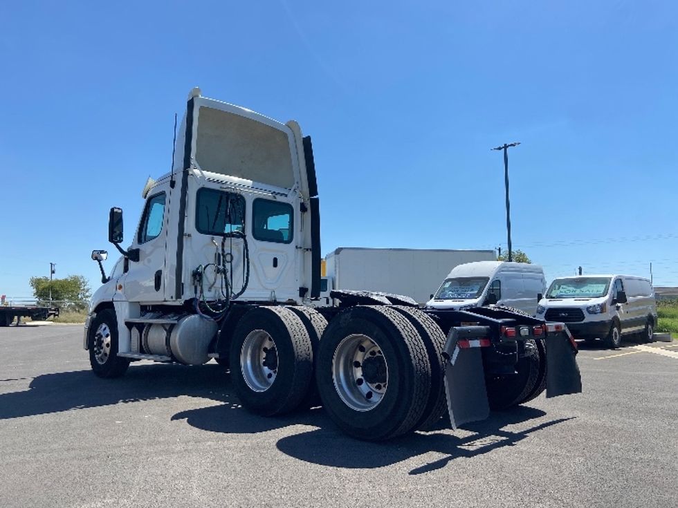 Day Cab Tractor-Heavy Duty Tractors-Freightliner-2018-Cascadia 12564ST-San Antonio-TX-492,958\n\t\tmiles-$ 40,750 - Image 5