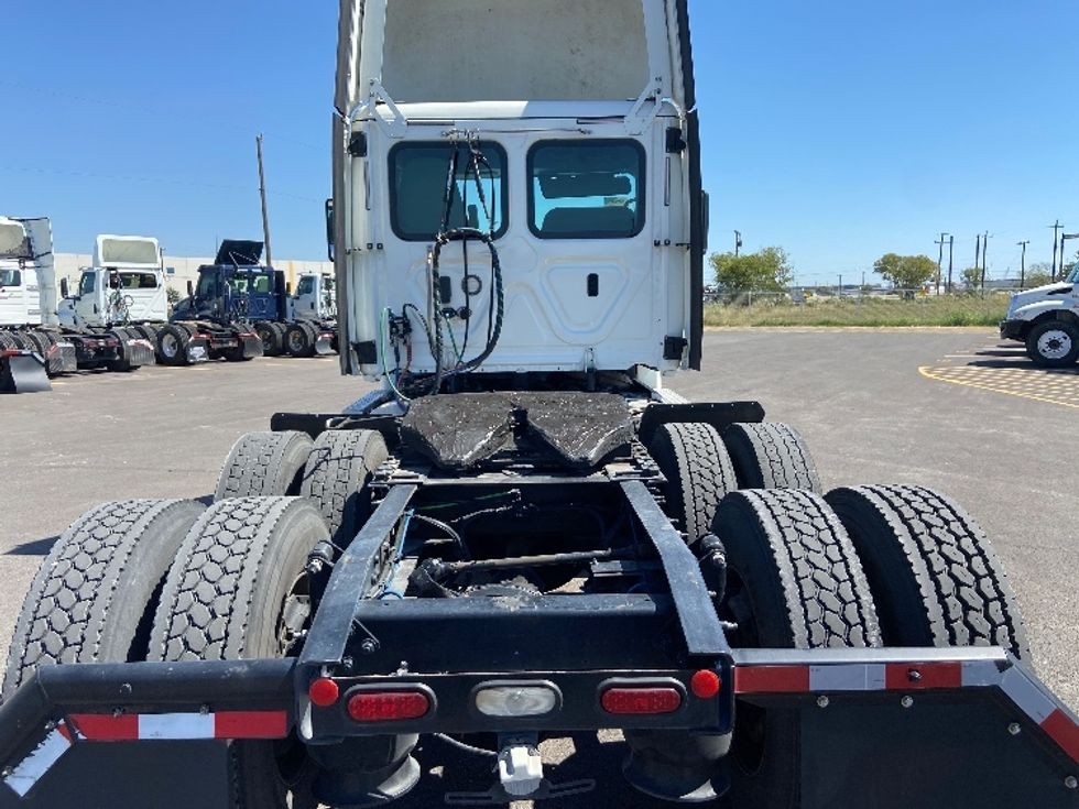 Day Cab Tractor-Heavy Duty Tractors-Freightliner-2018-Cascadia 12564ST-San Antonio-TX-492,958\n\t\tmiles-$ 40,750 - Image 6