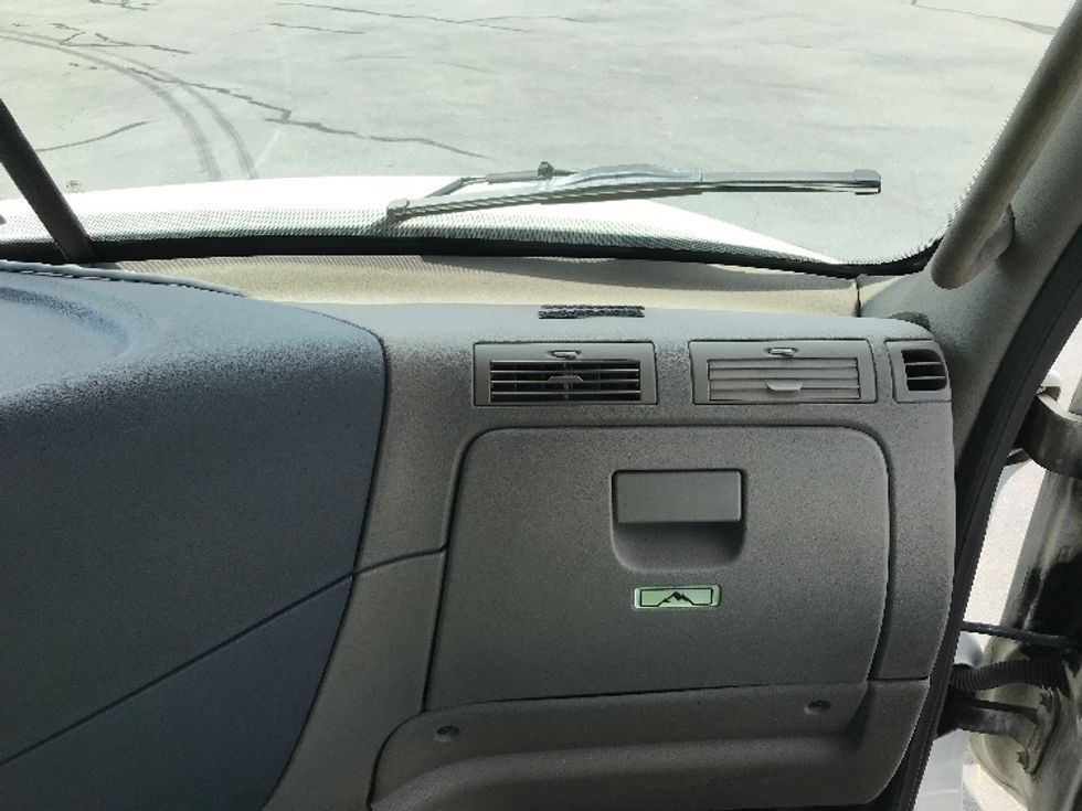 Day Cab Tractor-Heavy Duty Tractors-Freightliner-2018-Cascadia 12564ST-Scarborough-ME-573,026\n\t\tmiles-$ 28,750 - Image 13