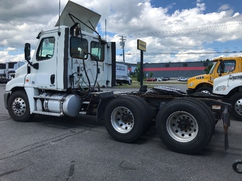 Day Cab Tractor-Heavy Duty Tractors-Freightliner-2018-Cascadia 12564ST-Scarborough-ME-573,026\n\t\tmiles-$ 28,750 - Image 5